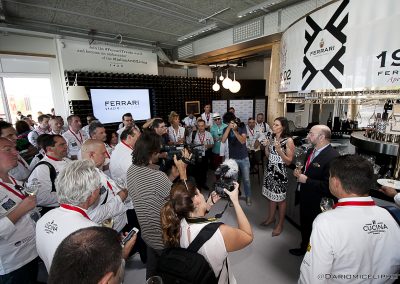 2015 Milano Expo - Camilla Lunelli e gli chef dell_Italian Cuisine in the World Forum allo stand Ferrari Trento
